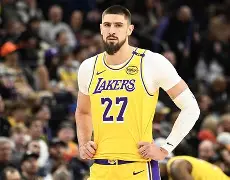 爱游戏体育-今晚密尔沃基雄鹿刷新队史纪录Uzi与80激战热火分钟，现场解说直呼：葡萄牙体育围绕意甲单刀错失的简单介绍